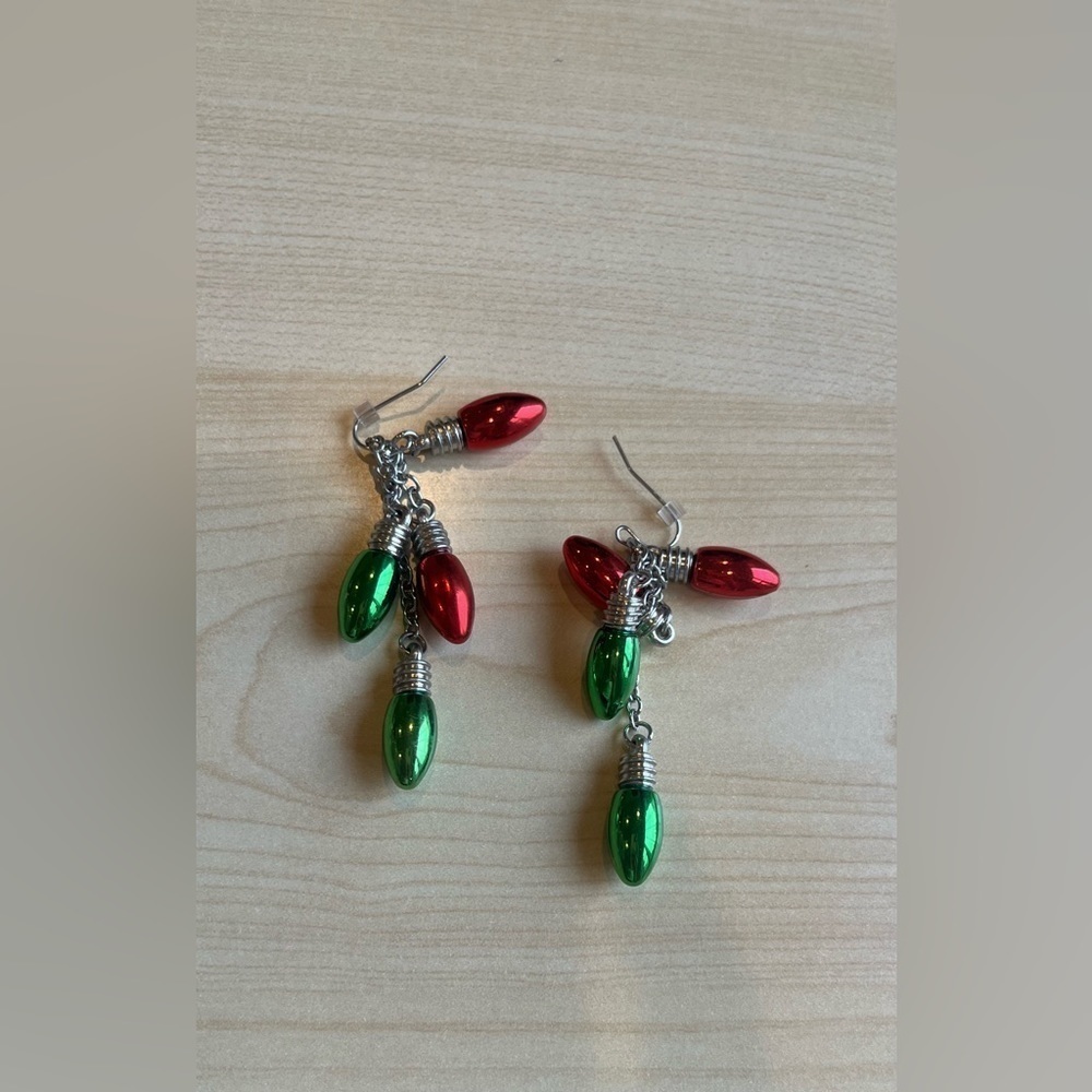 Christmas lightbulb earrings red/green